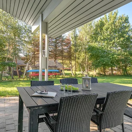 Vakantiehuis Stunning In With Kitchen